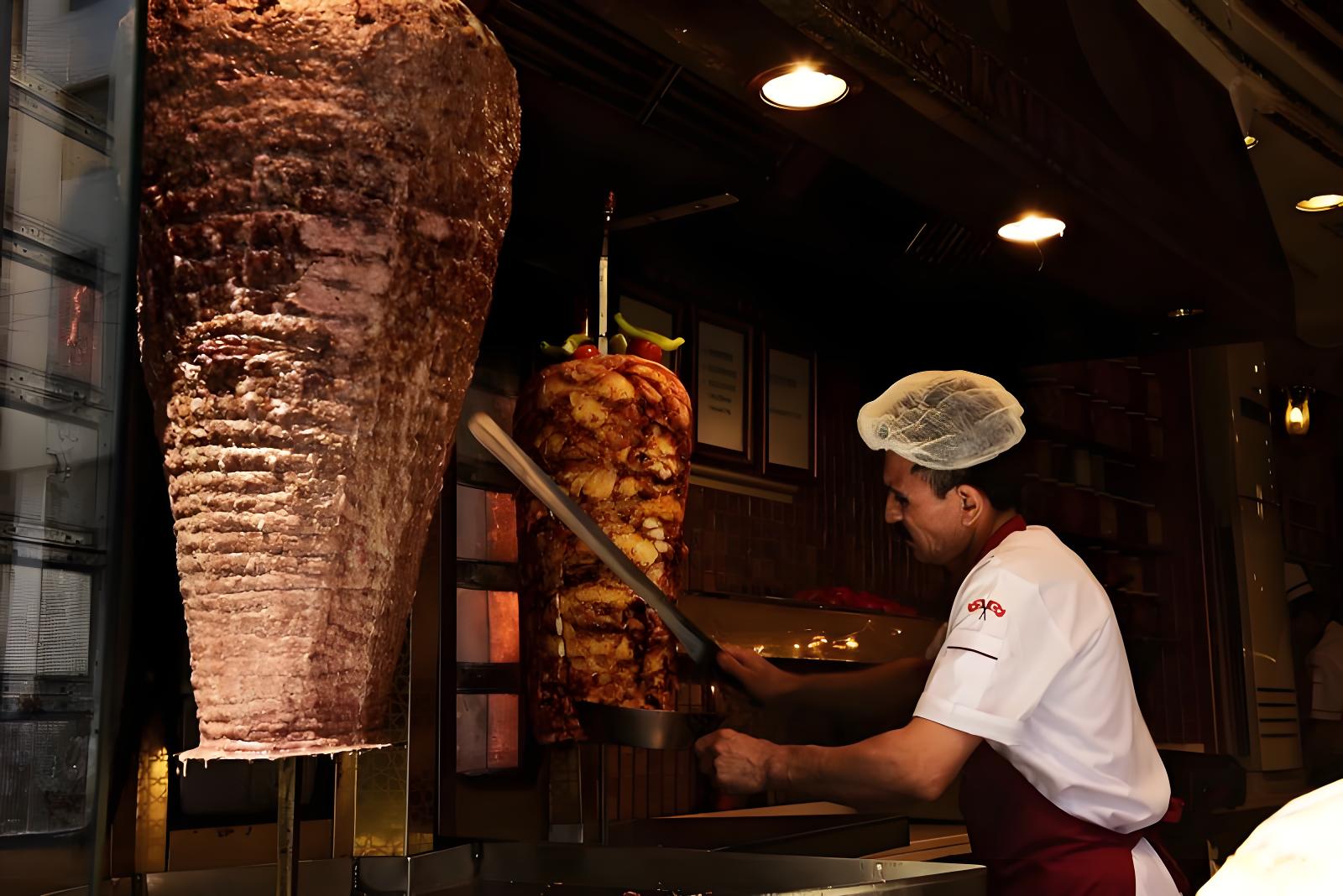 Turecký döner kebab: Integrace tradiční kuchyně a moderní technologie